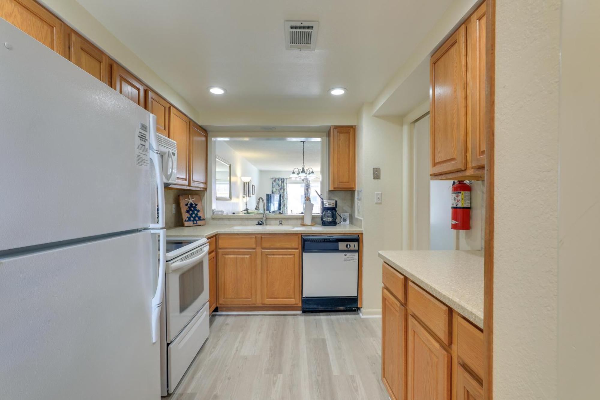Central Cocoa Beach Condo With View, Steps To Beach! エクステリア 写真