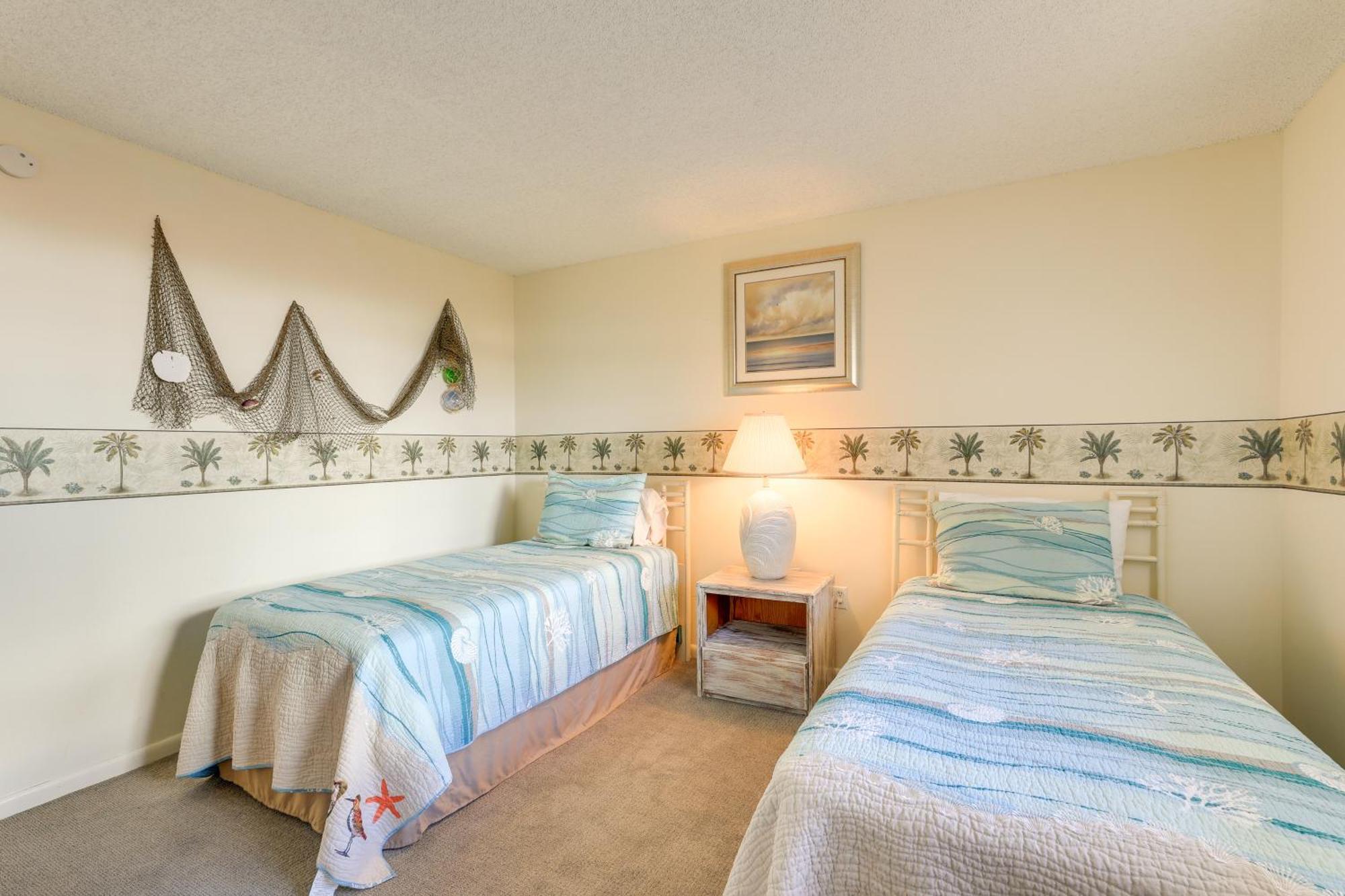 Central Cocoa Beach Condo With View, Steps To Beach! エクステリア 写真